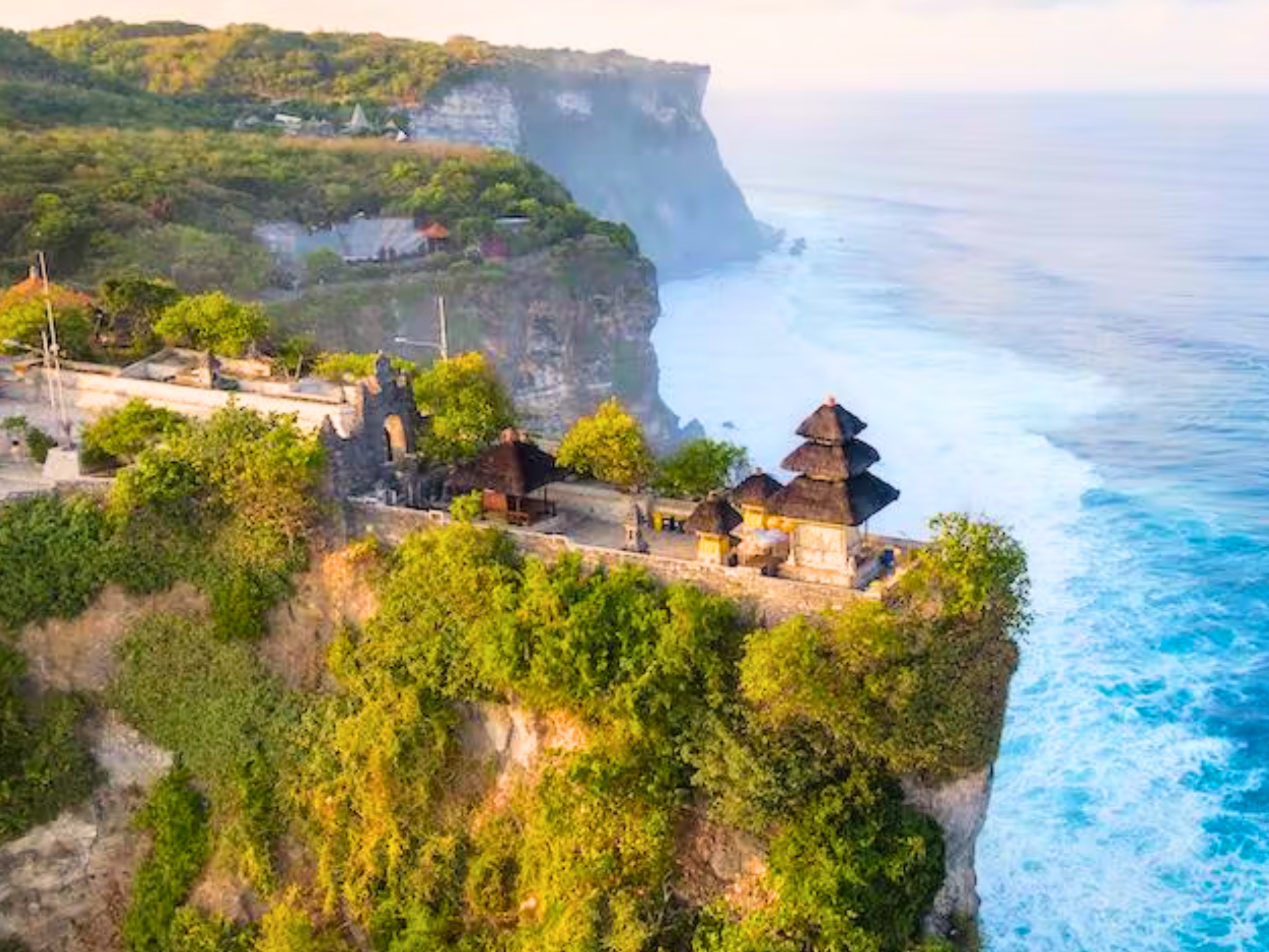 ULUWATU TEMPLE & CLIFFS